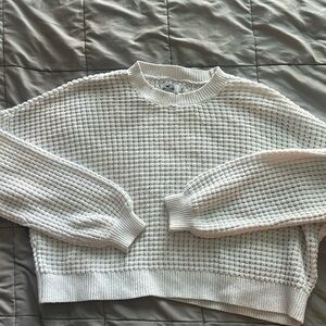 Hollistwr white cable knit pullover cozy sweater